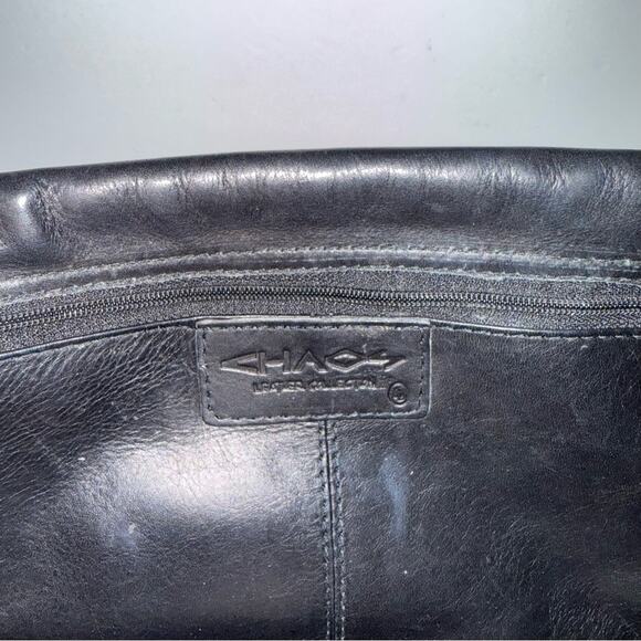 VNTG CHAOS Elegant Black Leather Women'S shoulder bag with side zips - Picture 3 of 6